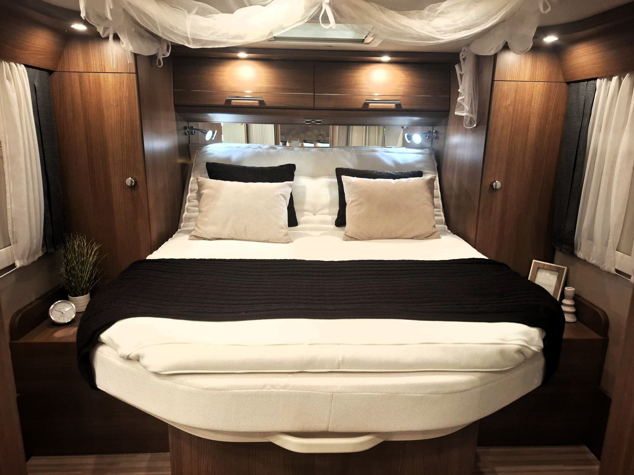 Prachtige Carthago integraal camper C tourer van 2017 - Afbeelding 15