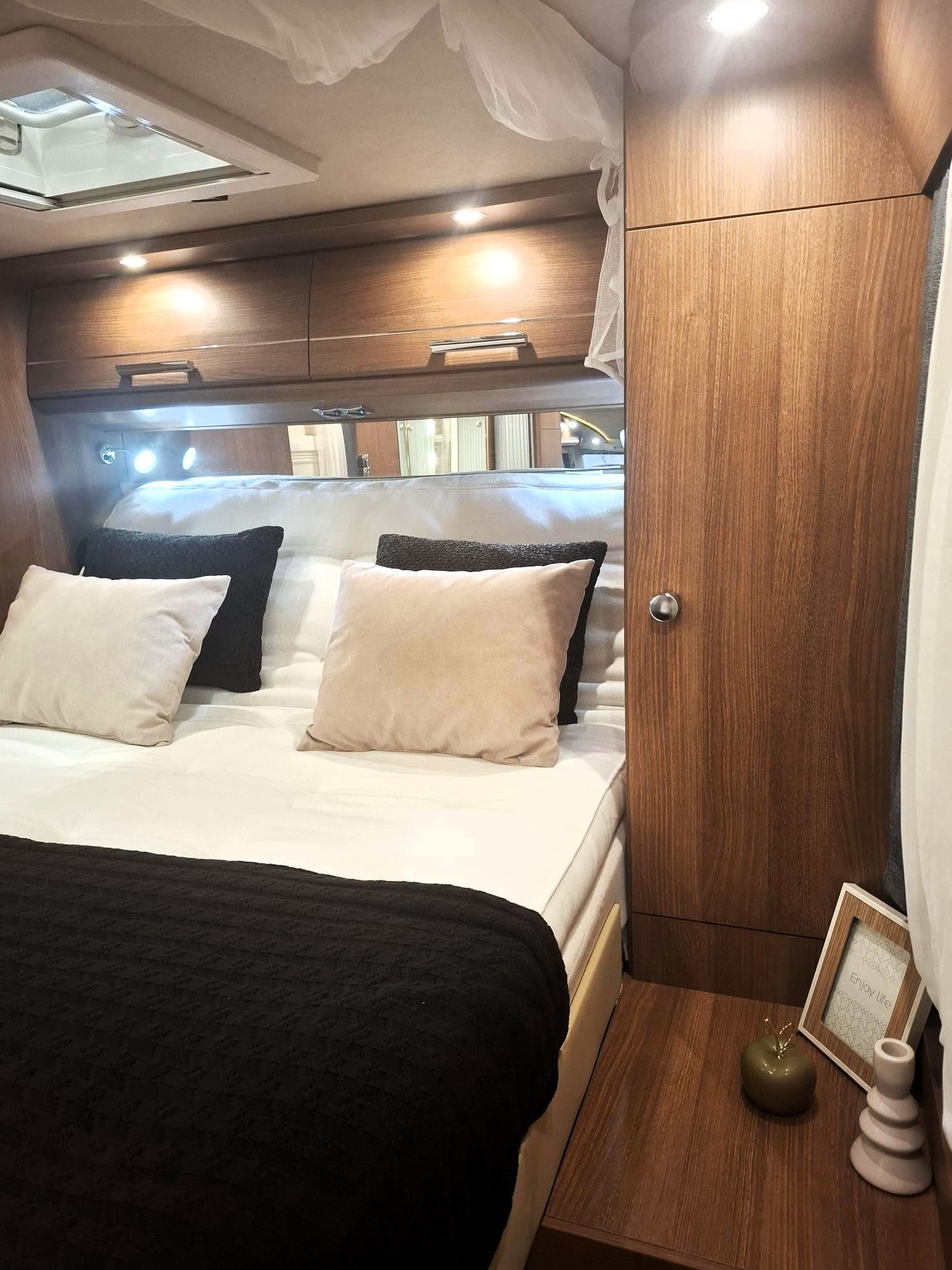 Prachtige Carthago integraal camper C tourer van 2017 - Afbeelding 14