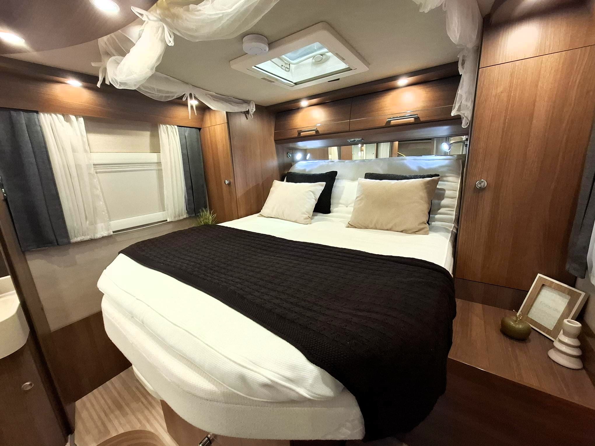 Prachtige Carthago integraal camper C tourer van 2017 - Afbeelding 13