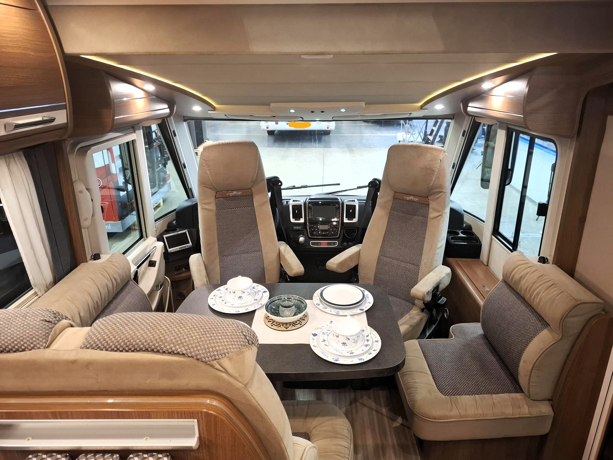 Prachtige Carthago integraal camper C tourer van 2017 - Afbeelding 8