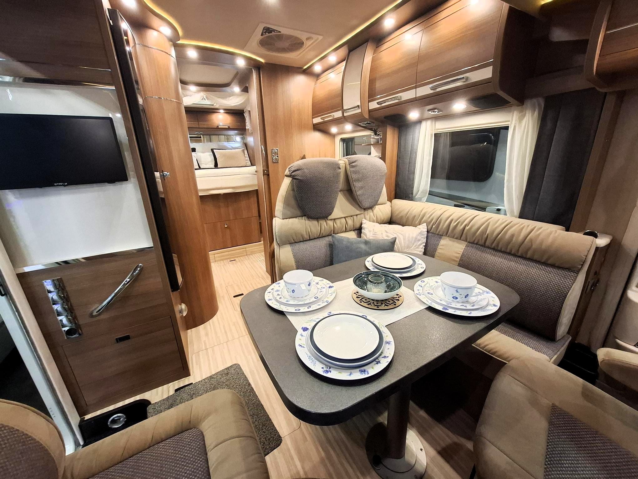 Prachtige Carthago integraal camper C tourer van 2017 - Afbeelding 6