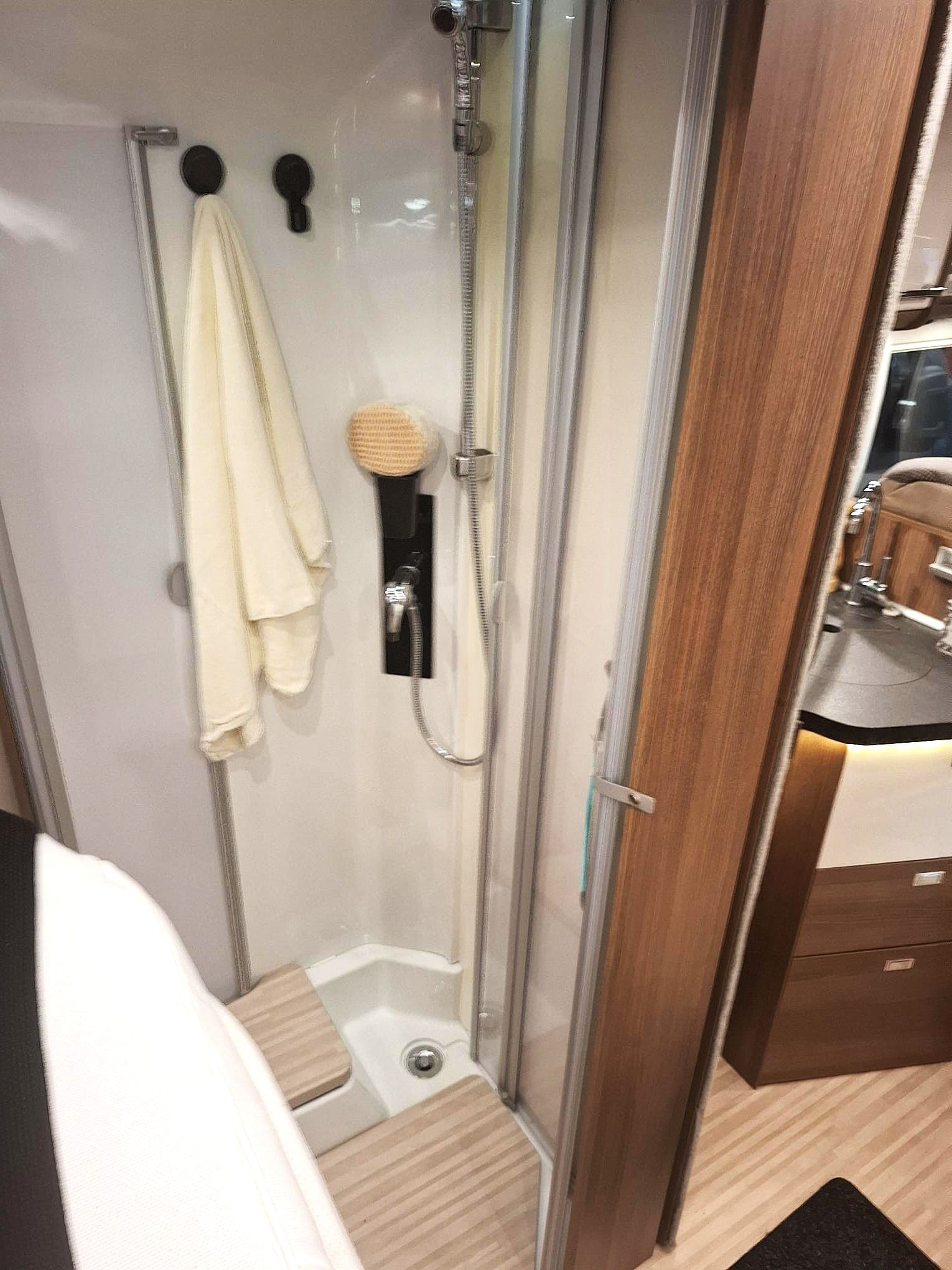 Prachtige Carthago integraal camper C tourer van 2017 - Afbeelding 18